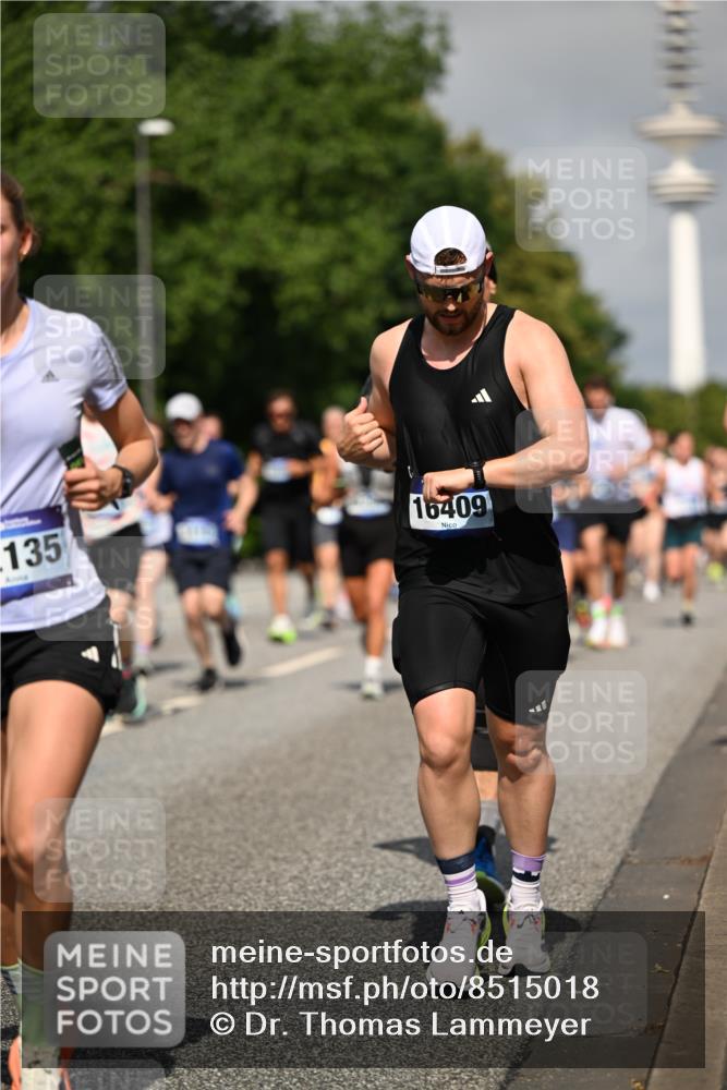 29.06.2025 - hella hamburg halbmarathon Dr. Thomas Lammeyer http://msf.ph/oto/8515018 29.06.2025 10:02:42 Kennedybrücke 1190, 1285, 1410, 1485, 1727, 1946, 1951, 2034, 2518, 2656, 2840, 2883, 2907, 3037, 3091, 3097, 3334, 3715, 3859, 3952, 4152, 4167, 5077, 5084, 6294, 6433, 6592, 6629, 6657, 6759, 6877, 7082, 7232, 7369, 7716, 7732, 8068, 8322, 8393, 8639, 8721, 8798, 9727, 9770, 10724, 11212 meine-sportfotos.de
