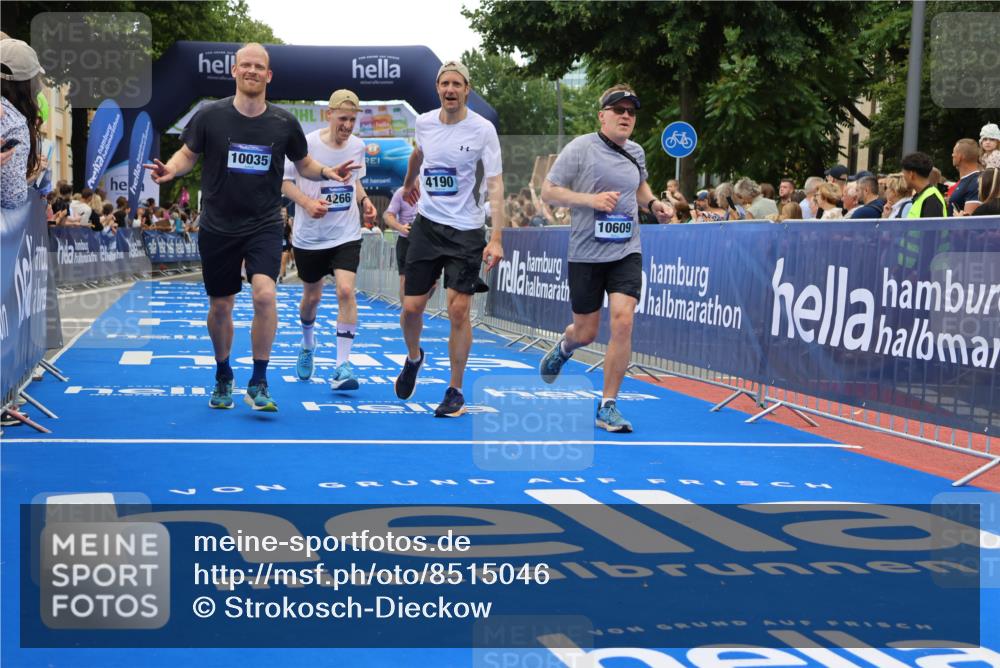 29.06.2025 - hella hamburg halbmarathon Strokosch-Dieckow http://msf.ph/oto/8515046 29.06.2025 11:18:10 Ziel 2096, 4190, 4266, 4684, 7214, 8169, 9505, 10035, 10609, 11102, 13536, 13660, 16828, 18053 meine-sportfotos.de