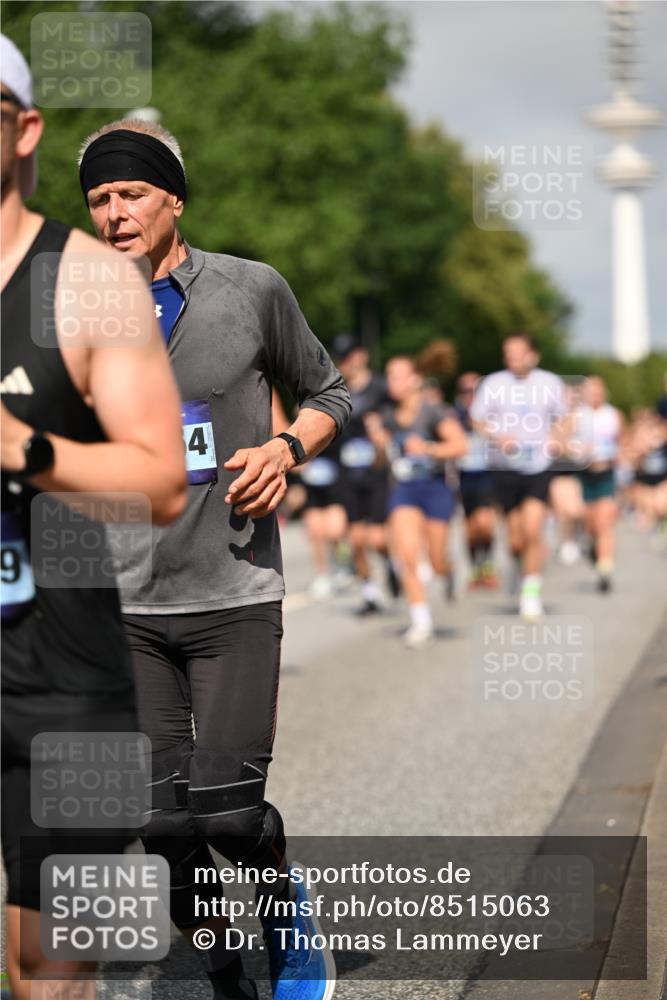 29.06.2025 - hella hamburg halbmarathon Dr. Thomas Lammeyer http://msf.ph/oto/8515063 29.06.2025 10:02:43 Kennedybrücke 1190, 1410, 1485, 1727, 1946, 1951, 1972, 2034, 2518, 2656, 2840, 2883, 2907, 3037, 3091, 3097, 3334, 3715, 3859, 3952, 4152, 4167, 5077, 5084, 5492, 6294, 6399, 6433, 6592, 6629, 6657, 6759, 6877, 7082, 7232, 7369, 7716, 7732, 8068, 8322, 8393, 8639, 8721, 8798, 9727, 9770, 10724, 11212 meine-sportfotos.de