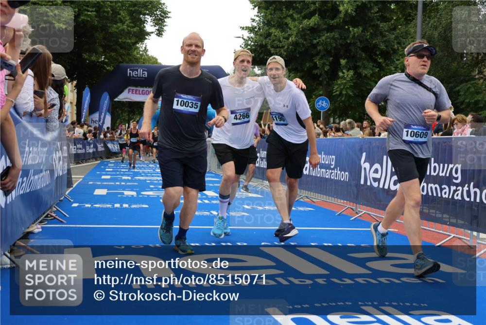 29.06.2025 - hella hamburg halbmarathon Strokosch-Dieckow http://msf.ph/oto/8515071 29.06.2025 11:18:11 Ziel 2096, 4190, 4266, 4684, 6637, 7214, 9505, 9652, 10035, 10609, 11102, 13536, 13660, 16828 meine-sportfotos.de