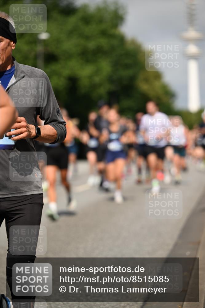 29.06.2025 - hella hamburg halbmarathon Dr. Thomas Lammeyer http://msf.ph/oto/8515085 29.06.2025 10:02:43 Kennedybrücke 1190, 1410, 1485, 1727, 1946, 1951, 1972, 2034, 2518, 2656, 2840, 2883, 2907, 3037, 3091, 3097, 3334, 3715, 3859, 3952, 4152, 4167, 5077, 5084, 5492, 6294, 6399, 6433, 6592, 6629, 6657, 6759, 6877, 7082, 7232, 7369, 7716, 7732, 8068, 8322, 8393, 8639, 8721, 8798, 9727, 9770, 10724, 11212 meine-sportfotos.de