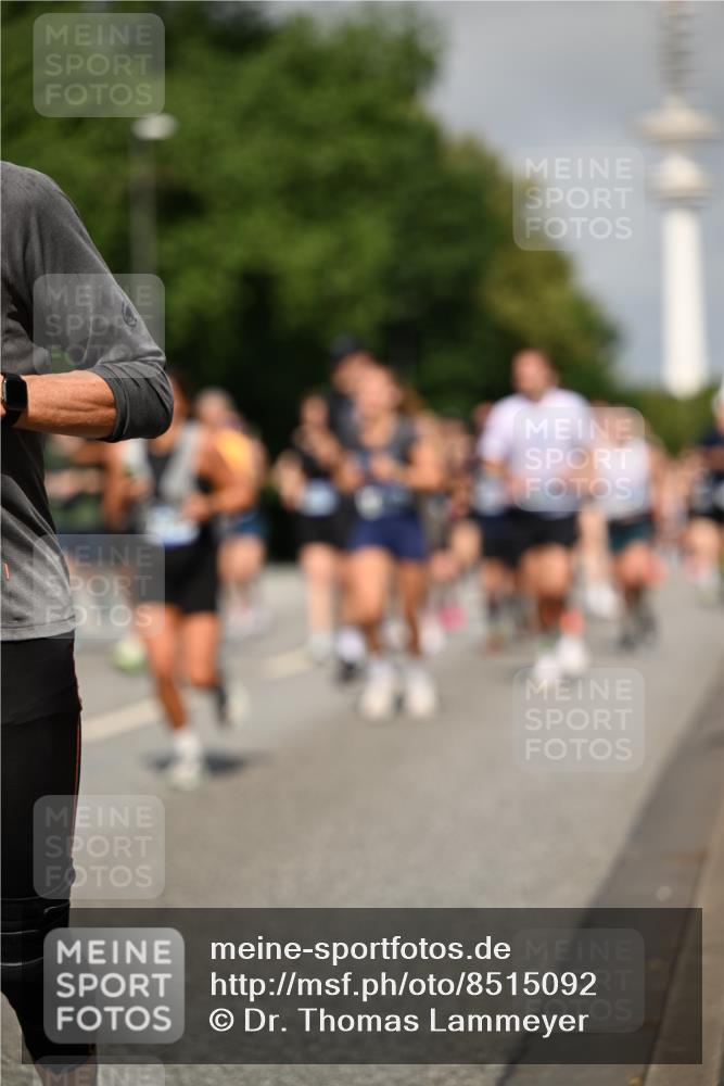29.06.2025 - hella hamburg halbmarathon Dr. Thomas Lammeyer http://msf.ph/oto/8515092 29.06.2025 10:02:43 Kennedybrücke 1190, 1410, 1485, 1727, 1946, 1951, 1972, 2034, 2518, 2656, 2840, 2883, 2907, 3037, 3091, 3097, 3334, 3715, 3859, 3952, 4152, 4167, 5077, 5084, 5492, 6294, 6399, 6433, 6592, 6629, 6657, 6759, 6877, 7082, 7232, 7369, 7716, 7732, 8068, 8322, 8393, 8639, 8721, 8798, 9727, 9770, 10724, 11212 meine-sportfotos.de