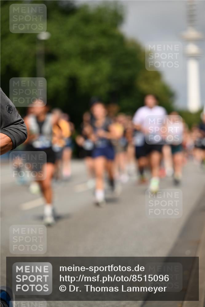 29.06.2025 - hella hamburg halbmarathon Dr. Thomas Lammeyer http://msf.ph/oto/8515096 29.06.2025 10:02:43 Kennedybrücke 1190, 1410, 1485, 1727, 1946, 1951, 1972, 2034, 2518, 2656, 2840, 2883, 2907, 3037, 3091, 3097, 3334, 3715, 3859, 3952, 4152, 4167, 5077, 5084, 5492, 6294, 6399, 6433, 6592, 6629, 6657, 6759, 6877, 7082, 7232, 7369, 7716, 7732, 8068, 8322, 8393, 8639, 8721, 8798, 9727, 9770, 10724, 11212 meine-sportfotos.de