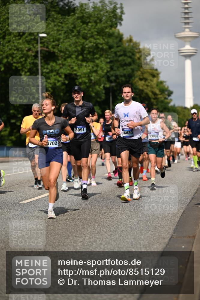 29.06.2025 - hella hamburg halbmarathon Dr. Thomas Lammeyer http://msf.ph/oto/8515129 29.06.2025 10:02:45 Kennedybrücke 1190, 1410, 1485, 1727, 1946, 1951, 1972, 2518, 2656, 2840, 2883, 2907, 3037, 3091, 3097, 3334, 3715, 3952, 4152, 4167, 5077, 5084, 5492, 6294, 6390, 6399, 6592, 6629, 6657, 6759, 6877, 7082, 7232, 7369, 7716, 8068, 8322, 8393, 8639, 8721, 8772, 8798, 9727, 10724, 11212 meine-sportfotos.de