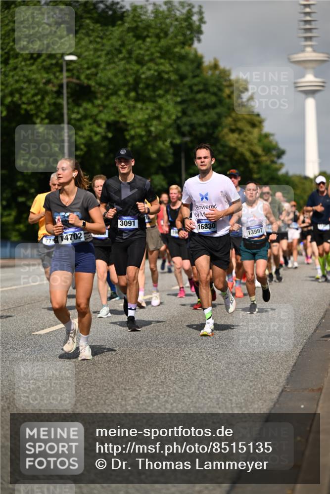 29.06.2025 - hella hamburg halbmarathon Dr. Thomas Lammeyer http://msf.ph/oto/8515135 29.06.2025 10:02:45 Kennedybrücke 1190, 1410, 1485, 1727, 1946, 1951, 1972, 2518, 2656, 2840, 2883, 2907, 3037, 3091, 3097, 3334, 3715, 3952, 4152, 4167, 5077, 5084, 5492, 6294, 6390, 6399, 6592, 6629, 6657, 6759, 6877, 7082, 7232, 7369, 7716, 8068, 8322, 8393, 8639, 8721, 8772, 8798, 9727, 10724, 11212 meine-sportfotos.de