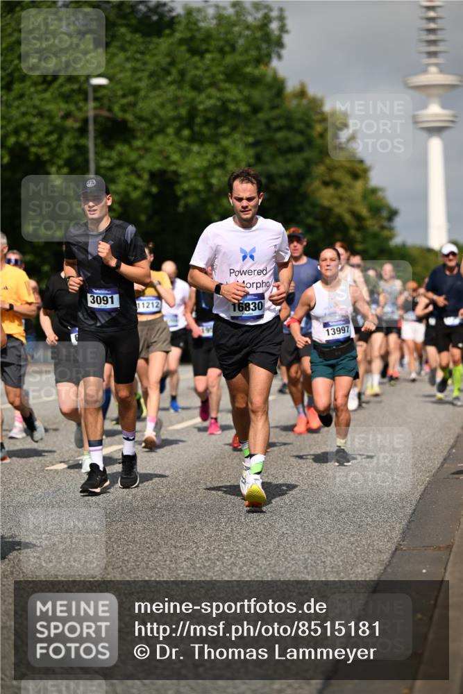 29.06.2025 - hella hamburg halbmarathon Dr. Thomas Lammeyer http://msf.ph/oto/8515181 29.06.2025 10:02:46 Kennedybrücke 1190, 1410, 1485, 1727, 1946, 1951, 1972, 2518, 2840, 2883, 2907, 3037, 3091, 3097, 3334, 3715, 3952, 4152, 4167, 5077, 5084, 5492, 6294, 6390, 6399, 6592, 6629, 6657, 6759, 7082, 7232, 7716, 8068, 8154, 8322, 8639, 8721, 8772, 8798, 9727, 10724, 11212 meine-sportfotos.de