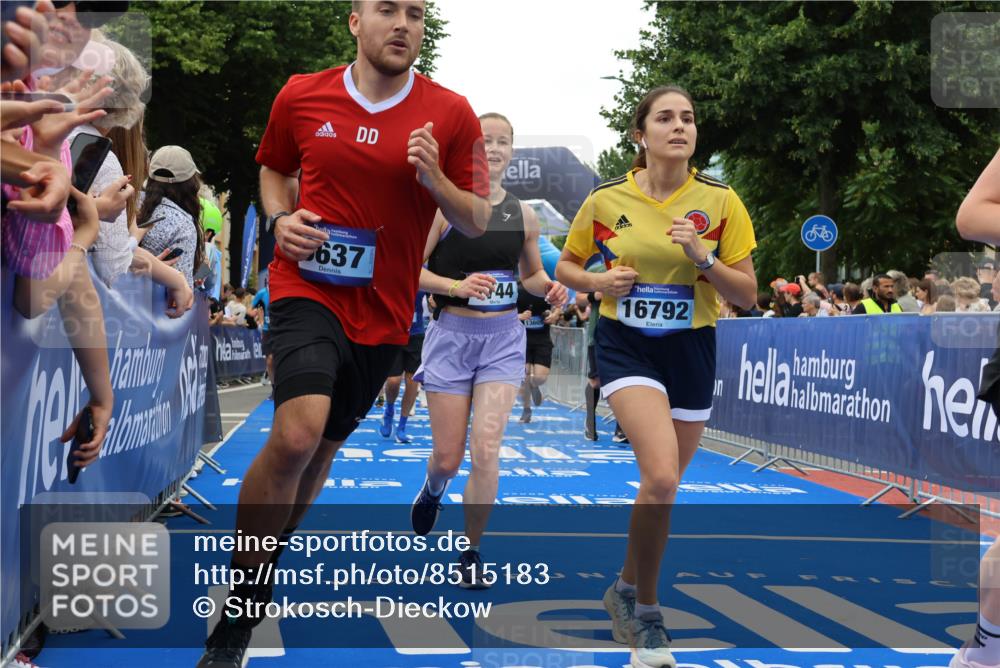 29.06.2025 - hella hamburg halbmarathon Strokosch-Dieckow http://msf.ph/oto/8515183 29.06.2025 11:18:20 Ziel 2096, 3026, 3802, 3803, 6332, 6637, 7214, 7744, 8554, 8685, 8954, 9652, 9705, 10332, 12006, 12007, 13605, 14738, 15203, 15322, 15881, 16480, 16611, 16792, 16828, 18582 meine-sportfotos.de