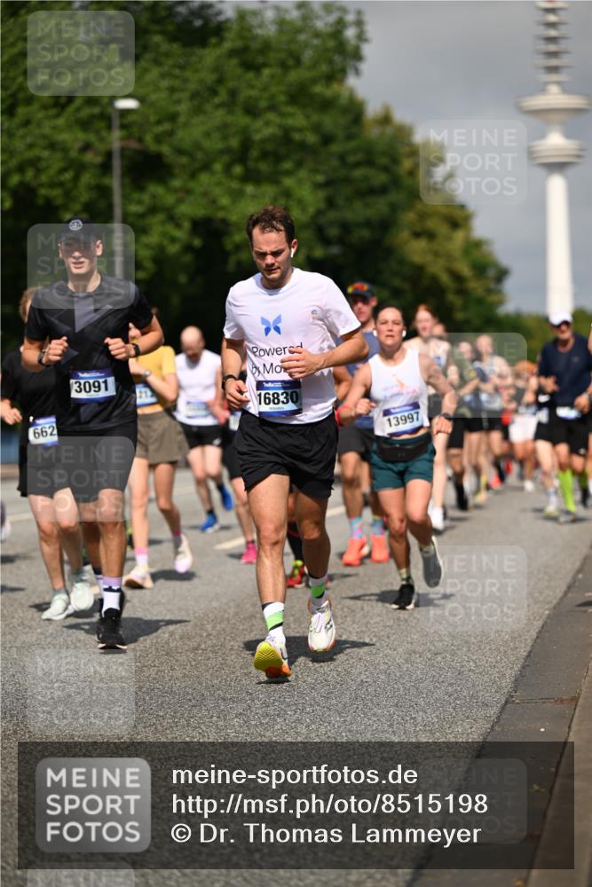 29.06.2025 - hella hamburg halbmarathon Dr. Thomas Lammeyer http://msf.ph/oto/8515198 29.06.2025 10:02:46 Kennedybrücke 1190, 1410, 1485, 1727, 1946, 1951, 1972, 2518, 2840, 2883, 2907, 3037, 3091, 3097, 3334, 3715, 3952, 4152, 4167, 5077, 5084, 5492, 6294, 6390, 6399, 6592, 6629, 6657, 6759, 7082, 7232, 7716, 8068, 8154, 8322, 8639, 8721, 8772, 8798, 9727, 10724, 11212 meine-sportfotos.de