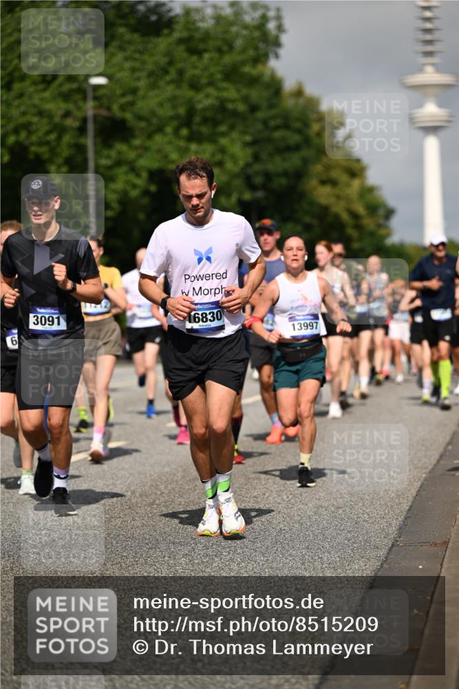 29.06.2025 - hella hamburg halbmarathon Dr. Thomas Lammeyer http://msf.ph/oto/8515209 29.06.2025 10:02:46 Kennedybrücke 1190, 1410, 1485, 1727, 1946, 1951, 1972, 2518, 2840, 2883, 2907, 3037, 3091, 3097, 3334, 3715, 3952, 4152, 4167, 5077, 5084, 5492, 6294, 6390, 6399, 6592, 6629, 6657, 6759, 7082, 7232, 7716, 8068, 8154, 8322, 8639, 8721, 8772, 8798, 9727, 10724, 11212 meine-sportfotos.de