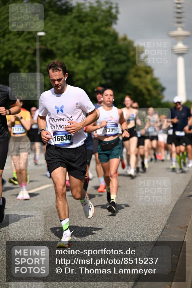 29.06.2025 - hella hamburg halbmarathon Dr. Thomas Lammeyer http://msf.ph/oto/8515237 29.06.2025 10:02:47 Kennedybrücke 1190, 1410, 1485, 1727, 1946, 1951, 1972, 2518, 2840, 2907, 3037, 3091, 3097, 3334, 3715, 3952, 4152, 4167, 5084, 5492, 6294, 6390, 6399, 6585, 6592, 6629, 6657, 6759, 7082, 7232, 7716, 7864, 8068, 8154, 8322, 8639, 8721, 8772, 8798, 9727, 10488, 10724, 11212 meine-sportfotos.de