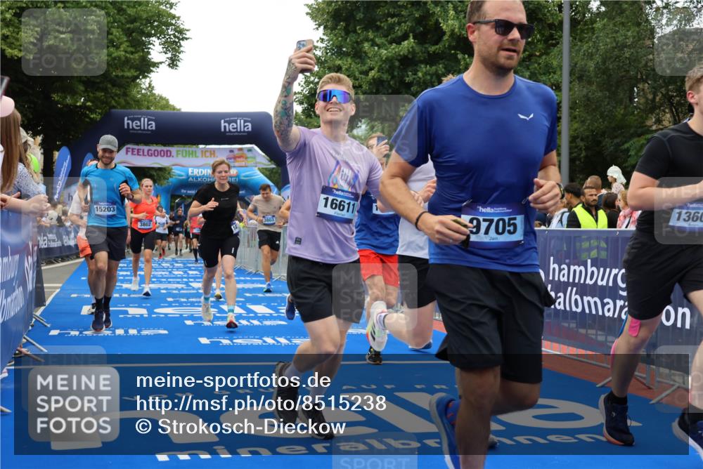 29.06.2025 - hella hamburg halbmarathon Strokosch-Dieckow http://msf.ph/oto/8515238 29.06.2025 11:18:23 Ziel 1641, 3026, 3802, 3803, 6332, 6637, 7214, 7744, 8554, 8685, 8954, 9652, 9705, 9784, 10332, 11949, 12006, 12007, 13605, 14738, 15203, 15322, 15881, 16480, 16611, 16792, 16828, 18582 meine-sportfotos.de