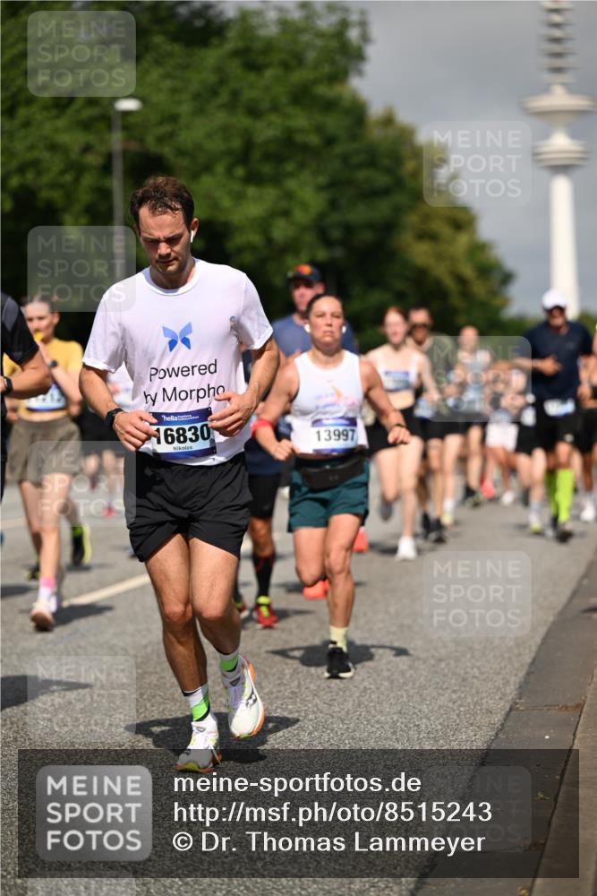 29.06.2025 - hella hamburg halbmarathon Dr. Thomas Lammeyer http://msf.ph/oto/8515243 29.06.2025 10:02:47 Kennedybrücke 1190, 1410, 1485, 1727, 1946, 1951, 1972, 2518, 2840, 2907, 3037, 3091, 3097, 3334, 3715, 3952, 4152, 4167, 5084, 5492, 6294, 6390, 6399, 6585, 6592, 6629, 6657, 6759, 7082, 7232, 7716, 7864, 8068, 8154, 8322, 8639, 8721, 8772, 8798, 9727, 10488, 10724, 11212 meine-sportfotos.de