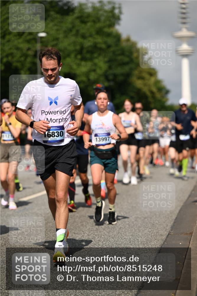29.06.2025 - hella hamburg halbmarathon Dr. Thomas Lammeyer http://msf.ph/oto/8515248 29.06.2025 10:02:47 Kennedybrücke 1190, 1410, 1485, 1727, 1946, 1951, 1972, 2518, 2840, 2907, 3037, 3091, 3097, 3334, 3715, 3952, 4152, 4167, 5084, 5492, 6294, 6390, 6399, 6585, 6592, 6629, 6657, 6759, 7082, 7232, 7716, 7864, 8068, 8154, 8322, 8639, 8721, 8772, 8798, 9727, 10488, 10724, 11212 meine-sportfotos.de