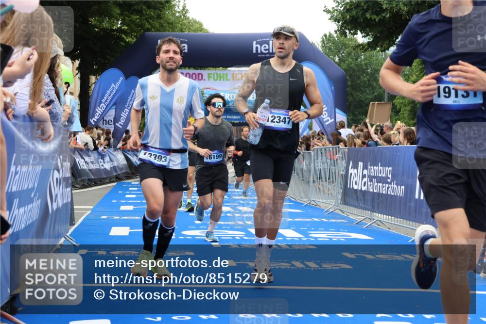 29.06.2025 - hella hamburg halbmarathon Strokosch-Dieckow http://msf.ph/oto/8515279 29.06.2025 11:18:33 Ziel 1641, 2908, 3803, 5098, 8685, 8884, 9784, 11743, 11949, 12347, 13235, 13393, 14736, 14795, 16016, 16199, 18217, 19131, 19132 meine-sportfotos.de