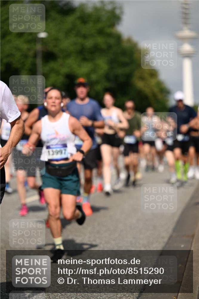 29.06.2025 - hella hamburg halbmarathon Dr. Thomas Lammeyer http://msf.ph/oto/8515290 29.06.2025 10:02:48 Kennedybrücke 1190, 1410, 1485, 1727, 1946, 1951, 1972, 2840, 2907, 3037, 3091, 3097, 3334, 3715, 3952, 4152, 4167, 5084, 5492, 6294, 6390, 6399, 6585, 6592, 6629, 6657, 6759, 7082, 7232, 7716, 7864, 8068, 8154, 8322, 8639, 8721, 8772, 8798, 9727, 9884, 10488, 10724, 11212 meine-sportfotos.de