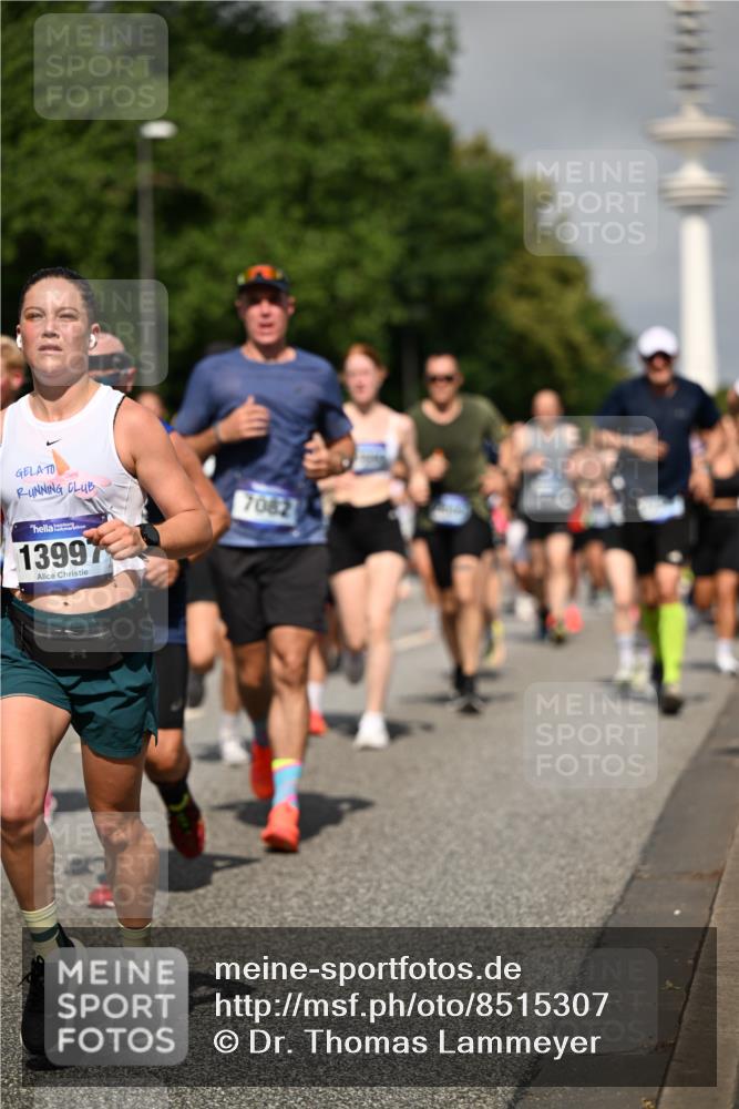 29.06.2025 - hella hamburg halbmarathon Dr. Thomas Lammeyer http://msf.ph/oto/8515307 29.06.2025 10:02:49 Kennedybrücke 1190, 1410, 1485, 1946, 1951, 1972, 2840, 2907, 3037, 3091, 3097, 3334, 3715, 3952, 4152, 4167, 4839, 5084, 5492, 6294, 6390, 6399, 6585, 6592, 6629, 6657, 6759, 7082, 7232, 7716, 7864, 8068, 8154, 8322, 8639, 8721, 8772, 8798, 9727, 9884, 10488, 10724, 11212 meine-sportfotos.de
