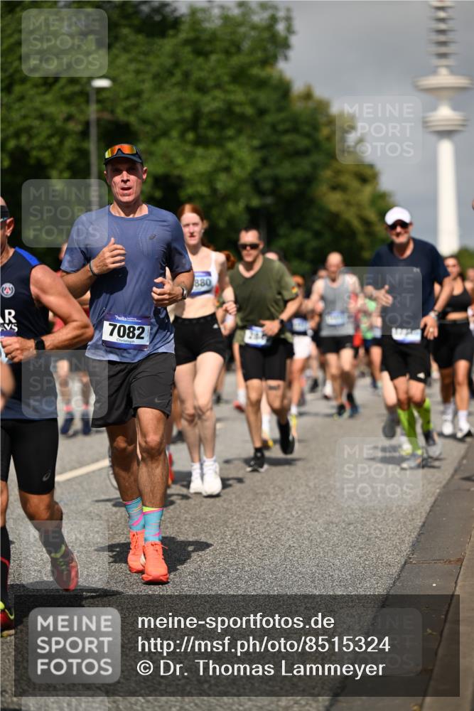 29.06.2025 - hella hamburg halbmarathon Dr. Thomas Lammeyer http://msf.ph/oto/8515324 29.06.2025 10:02:49 Kennedybrücke 1190, 1410, 1485, 1946, 1951, 1972, 2840, 2907, 3037, 3091, 3097, 3334, 3715, 3952, 4152, 4167, 4839, 5084, 5492, 6294, 6390, 6399, 6585, 6592, 6629, 6657, 6759, 7082, 7232, 7716, 7864, 8068, 8154, 8322, 8639, 8721, 8772, 8798, 9727, 9884, 10488, 10724, 11212 meine-sportfotos.de
