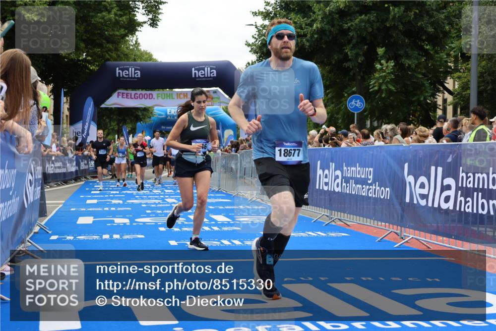 29.06.2025 - hella hamburg halbmarathon Strokosch-Dieckow http://msf.ph/oto/8515330 29.06.2025 11:21:28 Ziel 2009, 3735, 4046, 5023, 5323, 7011, 9647, 10946, 14023, 14205, 14950, 16322, 18141, 18155, 18677 meine-sportfotos.de