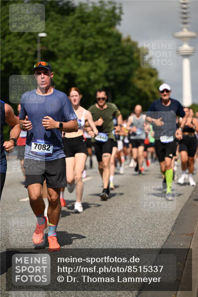 29.06.2025 - hella hamburg halbmarathon Dr. Thomas Lammeyer http://msf.ph/oto/8515337 29.06.2025 10:02:50 Kennedybrücke 1190, 1410, 1485, 1946, 1951, 1972, 2840, 2907, 3037, 3091, 3097, 3334, 3715, 3952, 4152, 4839, 5084, 5492, 6294, 6390, 6399, 6585, 6592, 6629, 6657, 6759, 7082, 7232, 7716, 7864, 8068, 8154, 8322, 8639, 8721, 8772, 8798, 9727, 9884, 10266, 10488, 10724, 11212 meine-sportfotos.de