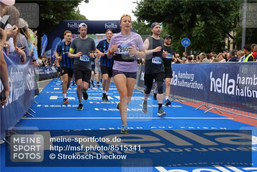 29.06.2025 - hella hamburg halbmarathon Strokosch-Dieckow http://msf.ph/oto/8515341 29.06.2025 11:18:39 Ziel 1521, 2908, 5098, 9005, 9011, 9549, 12031, 12347, 13235, 13393, 14736, 14795, 15913, 16016, 16199, 16829, 17456, 17719, 17969, 18217, 19131, 19132 meine-sportfotos.de