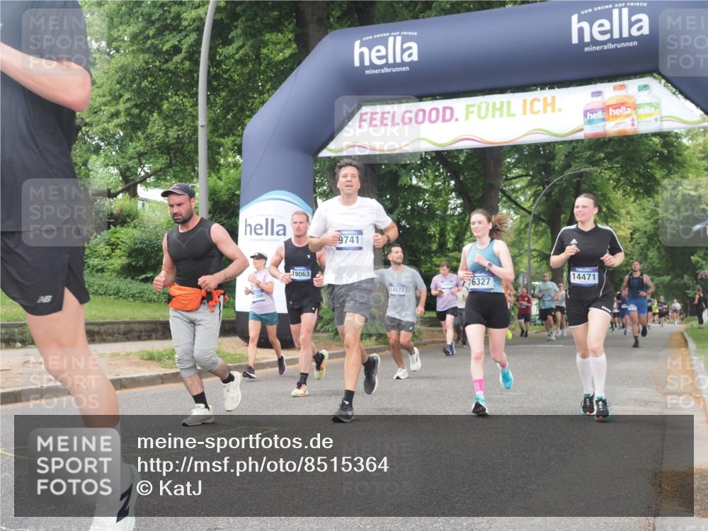 29.06.2025 - hella hamburg halbmarathon KatJ http://msf.ph/oto/8515364 29.06.2025 10:46:45 Zwischen KM18-KM19 2426, 3780, 6327 meine-sportfotos.de