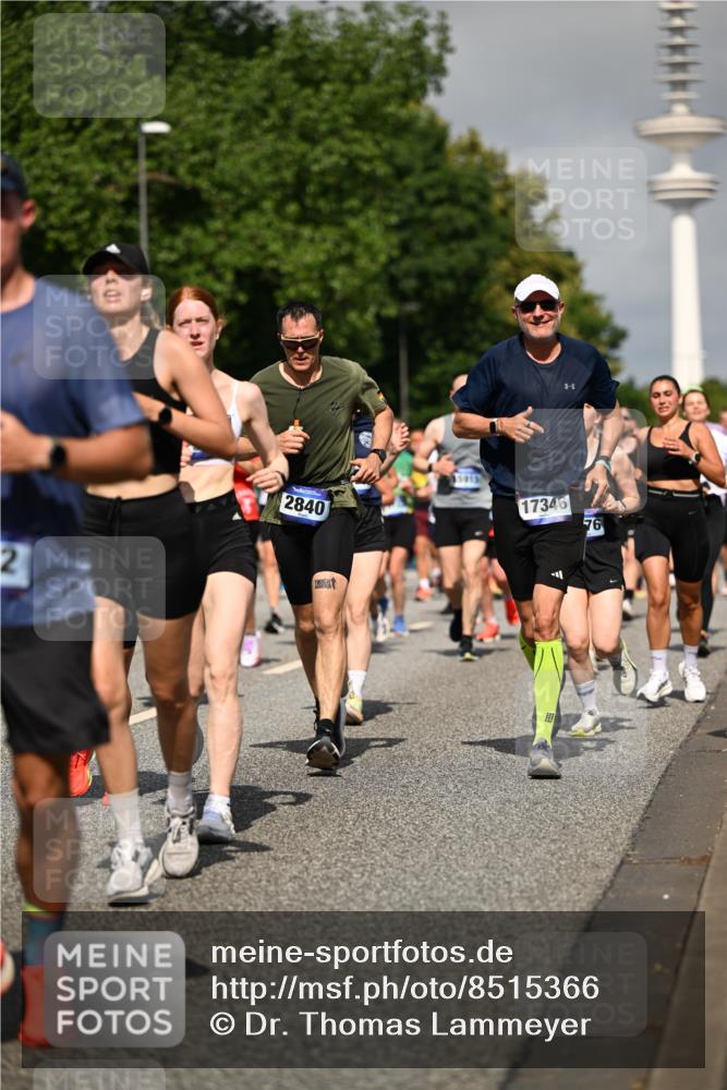 29.06.2025 - hella hamburg halbmarathon Dr. Thomas Lammeyer http://msf.ph/oto/8515366 29.06.2025 10:02:50 Kennedybrücke 1190, 1410, 1485, 1946, 1951, 1972, 2840, 2907, 3037, 3091, 3097, 3334, 3715, 3952, 4152, 4839, 5084, 5492, 6294, 6390, 6399, 6585, 6592, 6629, 6657, 6759, 7082, 7232, 7716, 7864, 8068, 8154, 8322, 8639, 8721, 8772, 8798, 9727, 9884, 10266, 10488, 10724, 11212 meine-sportfotos.de