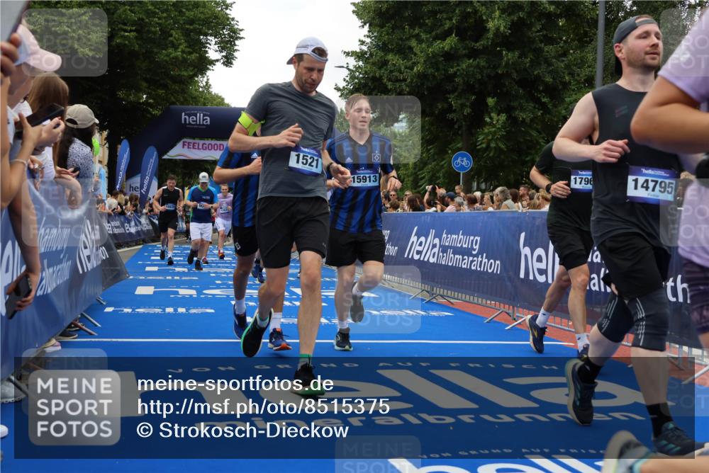29.06.2025 - hella hamburg halbmarathon Strokosch-Dieckow http://msf.ph/oto/8515375 29.06.2025 11:18:40 Ziel 1521, 2094, 2908, 4170, 5098, 9005, 9011, 9549, 12031, 12056, 12347, 13235, 13393, 14736, 14795, 15913, 16016, 16199, 16829, 17456, 17719, 17969, 18217, 18648 meine-sportfotos.de
