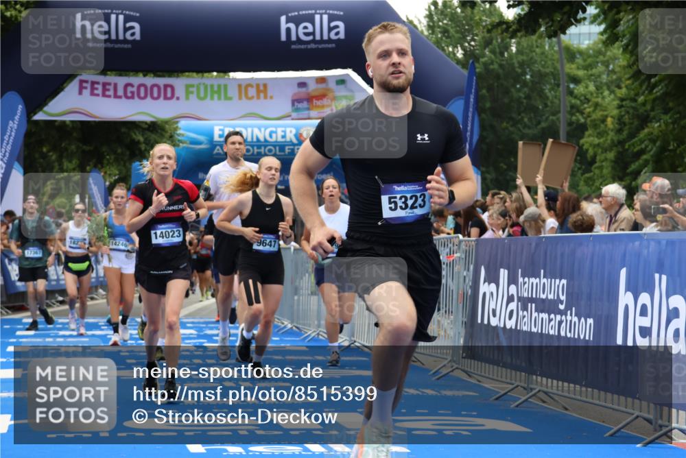 29.06.2025 - hella hamburg halbmarathon Strokosch-Dieckow http://msf.ph/oto/8515399 29.06.2025 11:21:31 Ziel 2009, 4046, 5023, 5323, 7011, 8079, 9647, 10946, 12239, 14023, 14205, 14294, 14950, 16322, 18141, 18155, 18234, 18279, 18677 meine-sportfotos.de