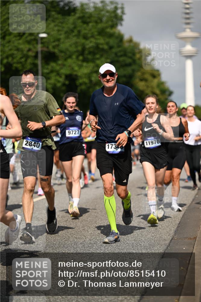 29.06.2025 - hella hamburg halbmarathon Dr. Thomas Lammeyer http://msf.ph/oto/8515410 29.06.2025 10:02:52 Kennedybrücke 1190, 1410, 1485, 1946, 1951, 1972, 2840, 2907, 3037, 3091, 3097, 3715, 3952, 4152, 4839, 5084, 5391, 5492, 6294, 6390, 6399, 6585, 6629, 6657, 7082, 7232, 7716, 7864, 8068, 8154, 8322, 8639, 8721, 8772, 8798, 9727, 9884, 10266, 10488, 10724, 11068, 11212 meine-sportfotos.de