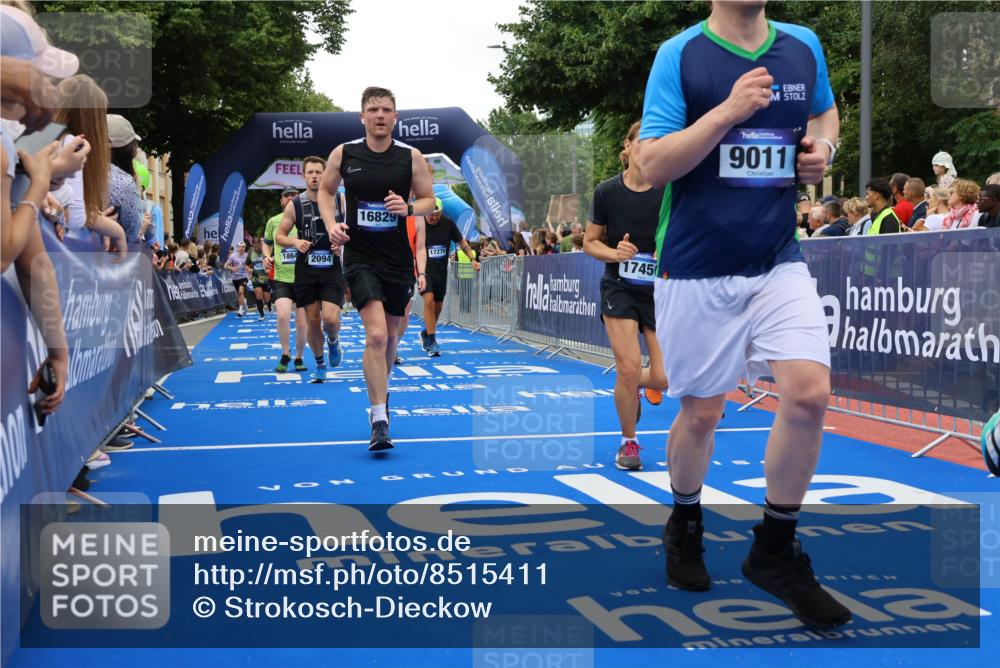 29.06.2025 - hella hamburg halbmarathon Strokosch-Dieckow http://msf.ph/oto/8515411 29.06.2025 11:18:44 Ziel 1015, 1521, 2094, 2908, 3161, 4170, 4539, 5098, 7882, 7883, 9005, 9011, 9549, 12031, 12056, 13235, 14630, 14736, 14795, 15913, 15942, 16199, 16829, 17456, 17719, 17969, 18217, 18648 meine-sportfotos.de