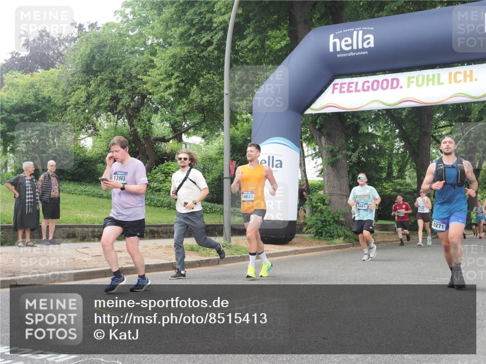 29.06.2025 - hella hamburg halbmarathon KatJ http://msf.ph/oto/8515413 29.06.2025 10:46:49 Zwischen KM18-KM19 3780, 6327, 8481 meine-sportfotos.de