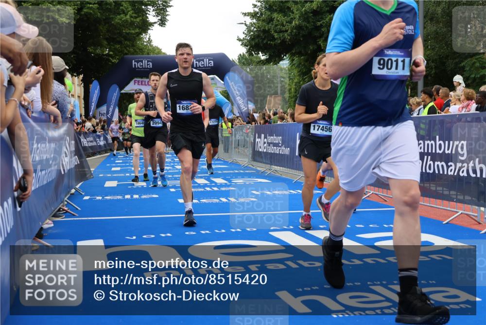 29.06.2025 - hella hamburg halbmarathon Strokosch-Dieckow http://msf.ph/oto/8515420 29.06.2025 11:18:45 Ziel 1015, 1521, 2094, 2908, 3161, 4170, 4539, 7882, 7883, 9005, 9011, 9549, 12031, 12056, 13235, 14630, 14736, 14795, 14953, 15913, 15942, 16199, 16829, 17456, 17719, 17969, 18648 meine-sportfotos.de