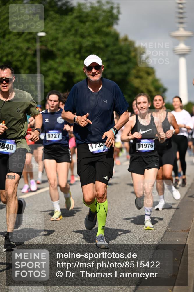 29.06.2025 - hella hamburg halbmarathon Dr. Thomas Lammeyer http://msf.ph/oto/8515422 29.06.2025 10:02:52 Kennedybrücke 1190, 1410, 1485, 1946, 1951, 1972, 2840, 2907, 3037, 3091, 3097, 3715, 3952, 4152, 4839, 5084, 5391, 5492, 6294, 6390, 6399, 6585, 6629, 6657, 7082, 7232, 7716, 7864, 8068, 8154, 8322, 8639, 8721, 8772, 8798, 9727, 9884, 10266, 10488, 10724, 11068, 11212 meine-sportfotos.de