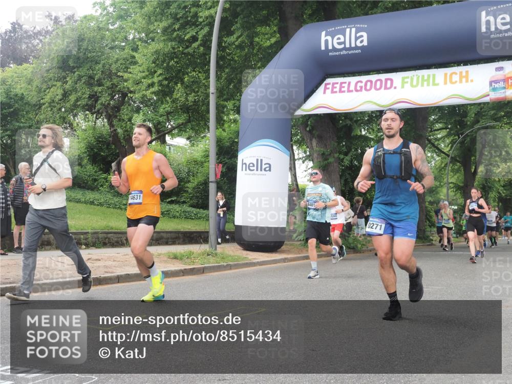 29.06.2025 - hella hamburg halbmarathon KatJ http://msf.ph/oto/8515434 29.06.2025 10:46:49 Zwischen KM18-KM19 3780, 6327, 8481 meine-sportfotos.de
