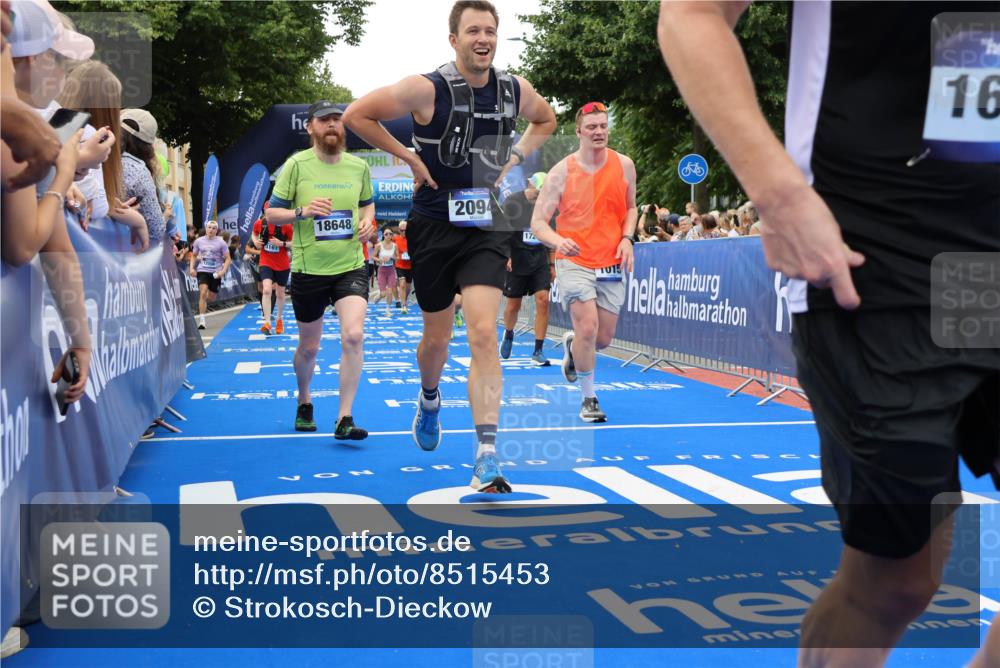 29.06.2025 - hella hamburg halbmarathon Strokosch-Dieckow http://msf.ph/oto/8515453 29.06.2025 11:18:46 Ziel 1015, 1521, 2094, 3161, 4170, 4539, 7882, 7883, 9005, 9011, 9549, 12031, 12056, 13235, 14630, 14736, 14795, 14953, 15913, 15942, 16829, 17456, 17719, 17969, 18648 meine-sportfotos.de