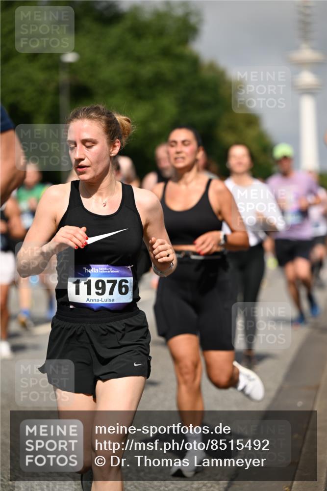 29.06.2025 - hella hamburg halbmarathon Dr. Thomas Lammeyer http://msf.ph/oto/8515492 29.06.2025 10:02:54 Kennedybrücke 1190, 1410, 1485, 1946, 1951, 1972, 2741, 2840, 2907, 2911, 3037, 3091, 3097, 3715, 3952, 4839, 5084, 5391, 5492, 6294, 6390, 6399, 6585, 6629, 7082, 7232, 7716, 7864, 8068, 8154, 8322, 8639, 8721, 8772, 8798, 9655, 9727, 9884, 10266, 10488, 11068, 11212 meine-sportfotos.de