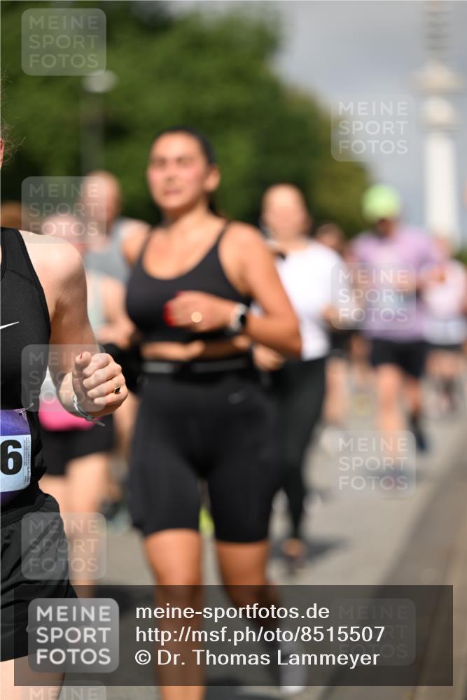 29.06.2025 - hella hamburg halbmarathon Dr. Thomas Lammeyer http://msf.ph/oto/8515507 29.06.2025 10:02:55 Kennedybrücke 1190, 1410, 1485, 1715, 1719, 1946, 1951, 1972, 2741, 2840, 2907, 2911, 3037, 3091, 3097, 3715, 4839, 5084, 5391, 5492, 6294, 6390, 6399, 6585, 6629, 7082, 7232, 7716, 7864, 8068, 8154, 8322, 8639, 8721, 8772, 8798, 9655, 9727, 9884, 10266, 10488, 11068, 11212 meine-sportfotos.de