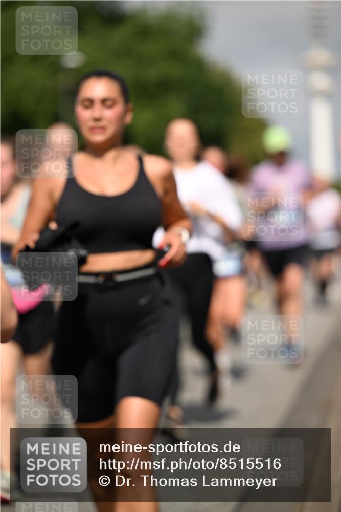29.06.2025 - hella hamburg halbmarathon Dr. Thomas Lammeyer http://msf.ph/oto/8515516 29.06.2025 10:02:55 Kennedybrücke 1190, 1410, 1485, 1715, 1719, 1946, 1951, 1972, 2741, 2840, 2907, 2911, 3037, 3091, 3097, 3715, 4839, 5084, 5391, 5492, 6294, 6390, 6399, 6585, 6629, 7082, 7232, 7716, 7864, 8068, 8154, 8322, 8639, 8721, 8772, 8798, 9655, 9727, 9884, 10266, 10488, 11068, 11212 meine-sportfotos.de