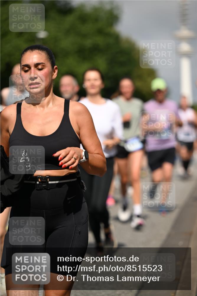 29.06.2025 - hella hamburg halbmarathon Dr. Thomas Lammeyer http://msf.ph/oto/8515523 29.06.2025 10:02:55 Kennedybrücke 1190, 1410, 1485, 1715, 1719, 1946, 1951, 1972, 2741, 2840, 2907, 2911, 3037, 3091, 3097, 3715, 4839, 5084, 5391, 5492, 6294, 6390, 6399, 6585, 6629, 7082, 7232, 7716, 7864, 8068, 8154, 8322, 8639, 8721, 8772, 8798, 9655, 9727, 9884, 10266, 10488, 11068, 11212 meine-sportfotos.de