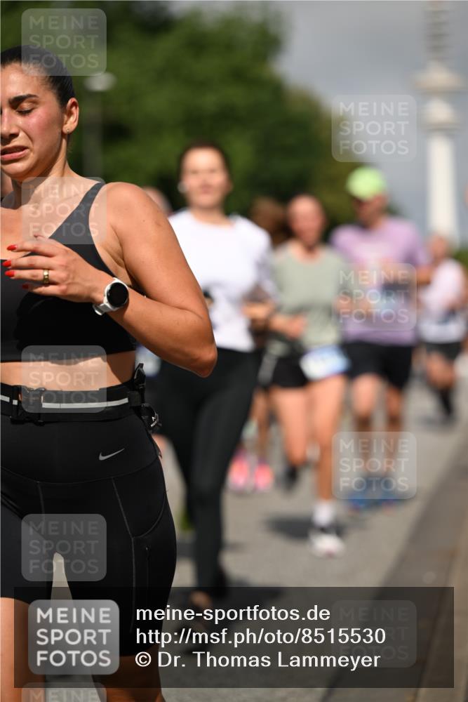 29.06.2025 - hella hamburg halbmarathon Dr. Thomas Lammeyer http://msf.ph/oto/8515530 29.06.2025 10:02:55 Kennedybrücke 1190, 1410, 1485, 1715, 1719, 1946, 1951, 1972, 2741, 2840, 2907, 2911, 3037, 3091, 3097, 3715, 4839, 5084, 5391, 5492, 6294, 6390, 6399, 6585, 6629, 7082, 7232, 7716, 7864, 8068, 8154, 8322, 8639, 8721, 8772, 8798, 9655, 9727, 9884, 10266, 10488, 11068, 11212 meine-sportfotos.de