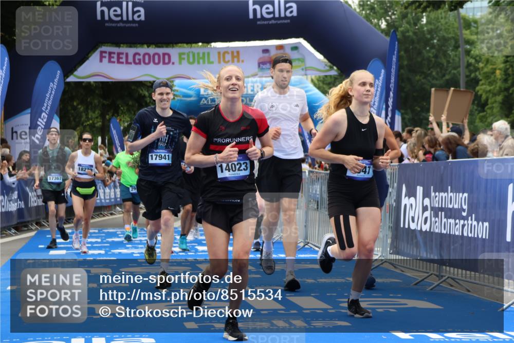 29.06.2025 - hella hamburg halbmarathon Strokosch-Dieckow http://msf.ph/oto/8515534 29.06.2025 11:21:32 Ziel 4046, 5023, 5323, 7011, 7649, 8079, 9647, 10946, 12239, 14023, 14205, 14246, 14294, 14950, 17367, 18141, 18155, 18234, 18279, 18677 meine-sportfotos.de
