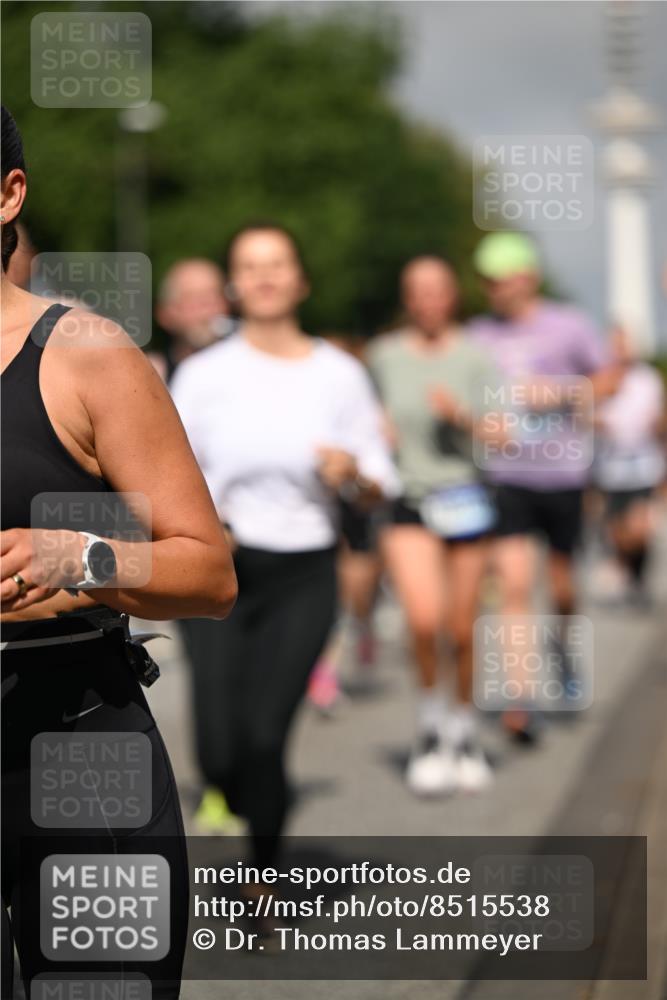 29.06.2025 - hella hamburg halbmarathon Dr. Thomas Lammeyer http://msf.ph/oto/8515538 29.06.2025 10:02:55 Kennedybrücke 1190, 1410, 1485, 1715, 1719, 1946, 1951, 1972, 2741, 2840, 2907, 2911, 3037, 3091, 3097, 3715, 4839, 5084, 5391, 5492, 6294, 6390, 6399, 6585, 6629, 7082, 7232, 7716, 7864, 8068, 8154, 8322, 8639, 8721, 8772, 8798, 9655, 9727, 9884, 10266, 10488, 11068, 11212 meine-sportfotos.de