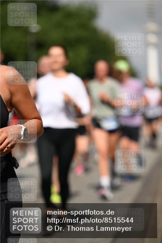29.06.2025 - hella hamburg halbmarathon Dr. Thomas Lammeyer http://msf.ph/oto/8515544 29.06.2025 10:02:55 Kennedybrücke 1190, 1410, 1485, 1715, 1719, 1946, 1951, 1972, 2741, 2840, 2907, 2911, 3037, 3091, 3097, 3715, 4839, 5084, 5391, 5492, 6294, 6390, 6399, 6585, 6629, 7082, 7232, 7716, 7864, 8068, 8154, 8322, 8639, 8721, 8772, 8798, 9655, 9727, 9884, 10266, 10488, 11068, 11212 meine-sportfotos.de