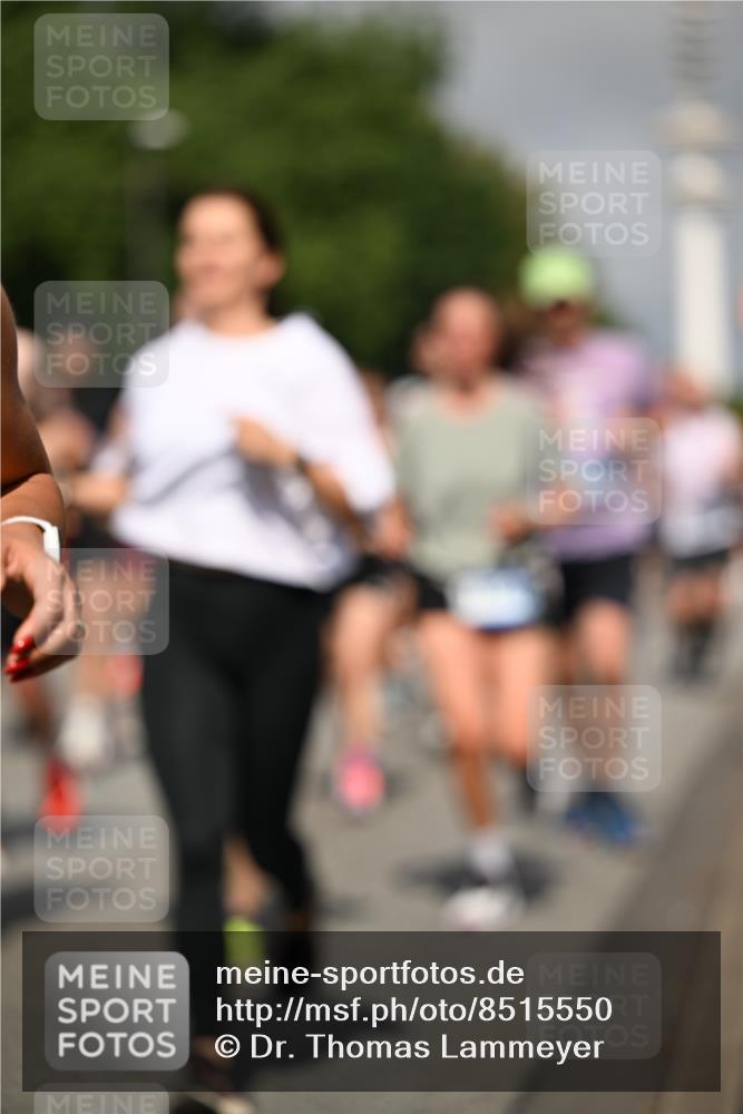 29.06.2025 - hella hamburg halbmarathon Dr. Thomas Lammeyer http://msf.ph/oto/8515550 29.06.2025 10:02:56 Kennedybrücke 1190, 1410, 1485, 1715, 1719, 1946, 1951, 1972, 2741, 2840, 2907, 2911, 3037, 3091, 3097, 3715, 4839, 5084, 5391, 5492, 6294, 6390, 6399, 6585, 6629, 7082, 7129, 7130, 7232, 7716, 7864, 8068, 8154, 8322, 8639, 8721, 8772, 8798, 9655, 9727, 9884, 10266, 10488, 11068, 11212 meine-sportfotos.de