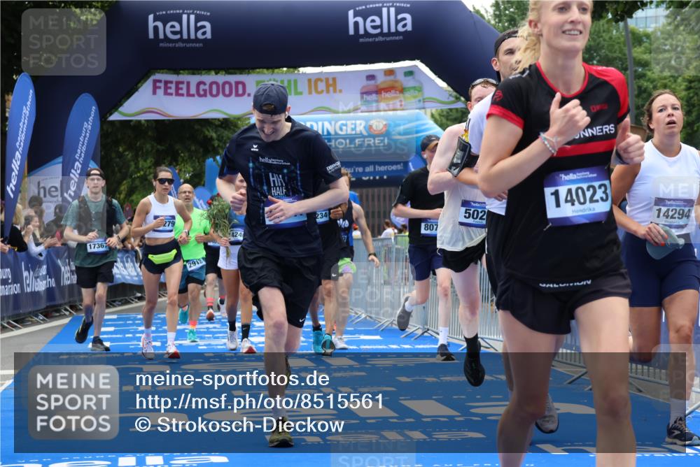 29.06.2025 - hella hamburg halbmarathon Strokosch-Dieckow http://msf.ph/oto/8515561 29.06.2025 11:21:33 Ziel 2918, 4046, 5023, 5323, 7649, 8079, 9647, 12239, 14023, 14079, 14246, 14294, 14950, 17367, 18155, 18234, 18279, 18677 meine-sportfotos.de