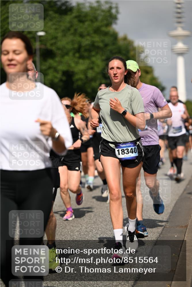 29.06.2025 - hella hamburg halbmarathon Dr. Thomas Lammeyer http://msf.ph/oto/8515564 29.06.2025 10:02:56 Kennedybrücke 1190, 1410, 1485, 1715, 1719, 1946, 1951, 1972, 2741, 2840, 2907, 2911, 3037, 3091, 3097, 3715, 4839, 5084, 5391, 5492, 6294, 6390, 6399, 6585, 6629, 7082, 7129, 7130, 7232, 7716, 7864, 8068, 8154, 8322, 8639, 8721, 8772, 8798, 9655, 9727, 9884, 10266, 10488, 11068, 11212 meine-sportfotos.de