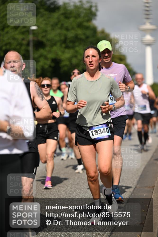 29.06.2025 - hella hamburg halbmarathon Dr. Thomas Lammeyer http://msf.ph/oto/8515575 29.06.2025 10:02:56 Kennedybrücke 1190, 1410, 1485, 1715, 1719, 1946, 1951, 1972, 2741, 2840, 2907, 2911, 3037, 3091, 3097, 3715, 4839, 5084, 5391, 5492, 6294, 6390, 6399, 6585, 6629, 7082, 7129, 7130, 7232, 7716, 7864, 8068, 8154, 8322, 8639, 8721, 8772, 8798, 9655, 9727, 9884, 10266, 10488, 11068, 11212 meine-sportfotos.de
