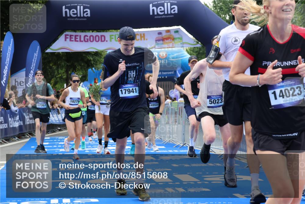 29.06.2025 - hella hamburg halbmarathon Strokosch-Dieckow http://msf.ph/oto/8515608 29.06.2025 11:21:34 Ziel 2918, 4046, 5023, 5323, 7649, 8079, 9647, 12239, 14023, 14079, 14246, 14294, 14950, 17367, 18155, 18234, 18279, 18677 meine-sportfotos.de