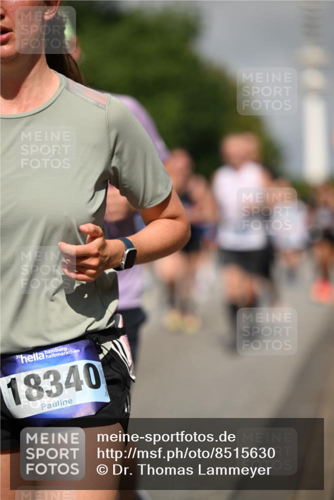 29.06.2025 - hella hamburg halbmarathon Dr. Thomas Lammeyer http://msf.ph/oto/8515630 29.06.2025 10:02:58 Kennedybrücke 1190, 1366, 1485, 1506, 1715, 1719, 1946, 1951, 1972, 2741, 2840, 2907, 2911, 3037, 3091, 3097, 3715, 4839, 5084, 5391, 5492, 5866, 6390, 6399, 6585, 6629, 7082, 7129, 7130, 7232, 7716, 7864, 8068, 8154, 8322, 8639, 8721, 8772, 8798, 9655, 9727, 9884, 10266, 10488, 11068, 11212 meine-sportfotos.de
