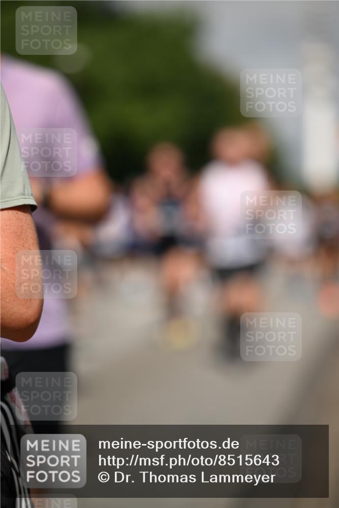29.06.2025 - hella hamburg halbmarathon Dr. Thomas Lammeyer http://msf.ph/oto/8515643 29.06.2025 10:02:58 Kennedybrücke 1190, 1366, 1485, 1506, 1715, 1719, 1946, 1951, 1972, 2741, 2840, 2907, 2911, 3037, 3091, 3097, 3715, 4839, 5084, 5391, 5492, 5866, 6390, 6399, 6585, 6629, 7082, 7129, 7130, 7232, 7716, 7864, 8068, 8154, 8322, 8639, 8721, 8772, 8798, 9655, 9727, 9884, 10266, 10488, 11068, 11212 meine-sportfotos.de